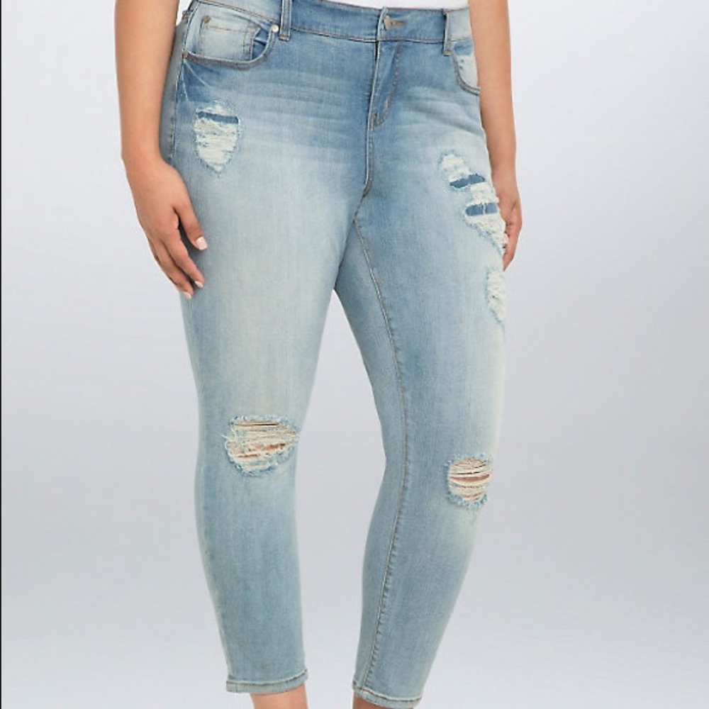 TORRID Girlfriend Ripped Jeans size 16